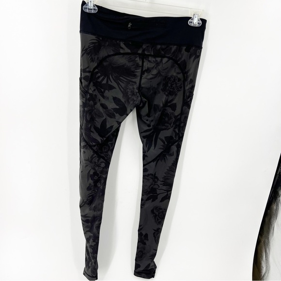 ✅Lululemon Floral Print Grey Black Sz 8 Full Length Legging Flowers Wunder Under - Picture 6 of 9